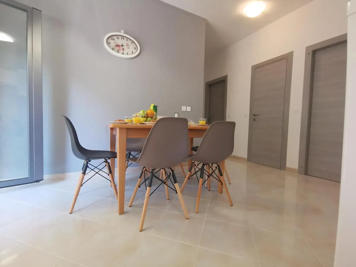 Apartment Pineta With Terrace & Park Wood View Пула