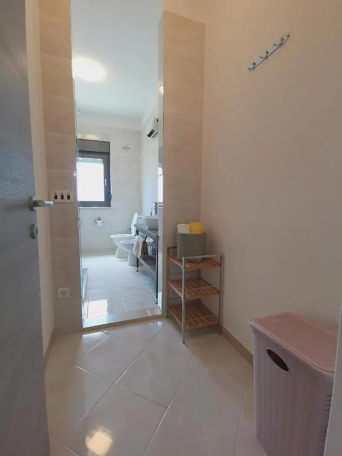 Apartment Pineta With Terrace & Park Wood View Пула