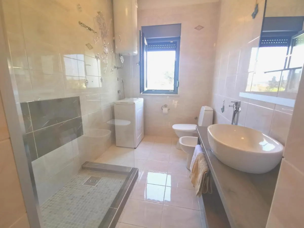 Apartment Pineta With Terrace & Park Wood View Пула