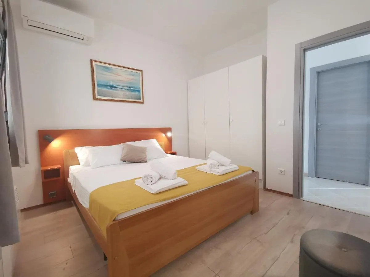 Apartment Pineta With Terrace & Park Wood View Пула