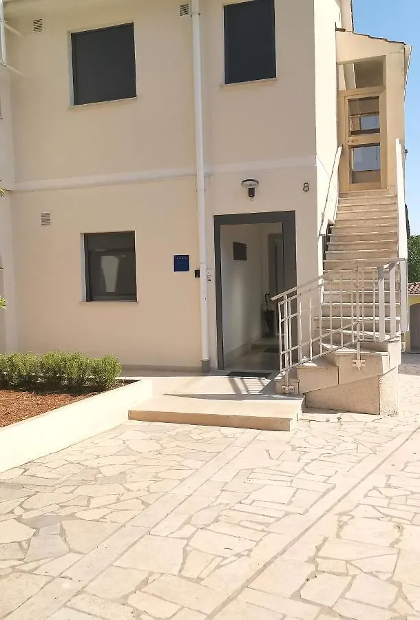 Apartment Pineta With Terrace & Park Wood View Пула