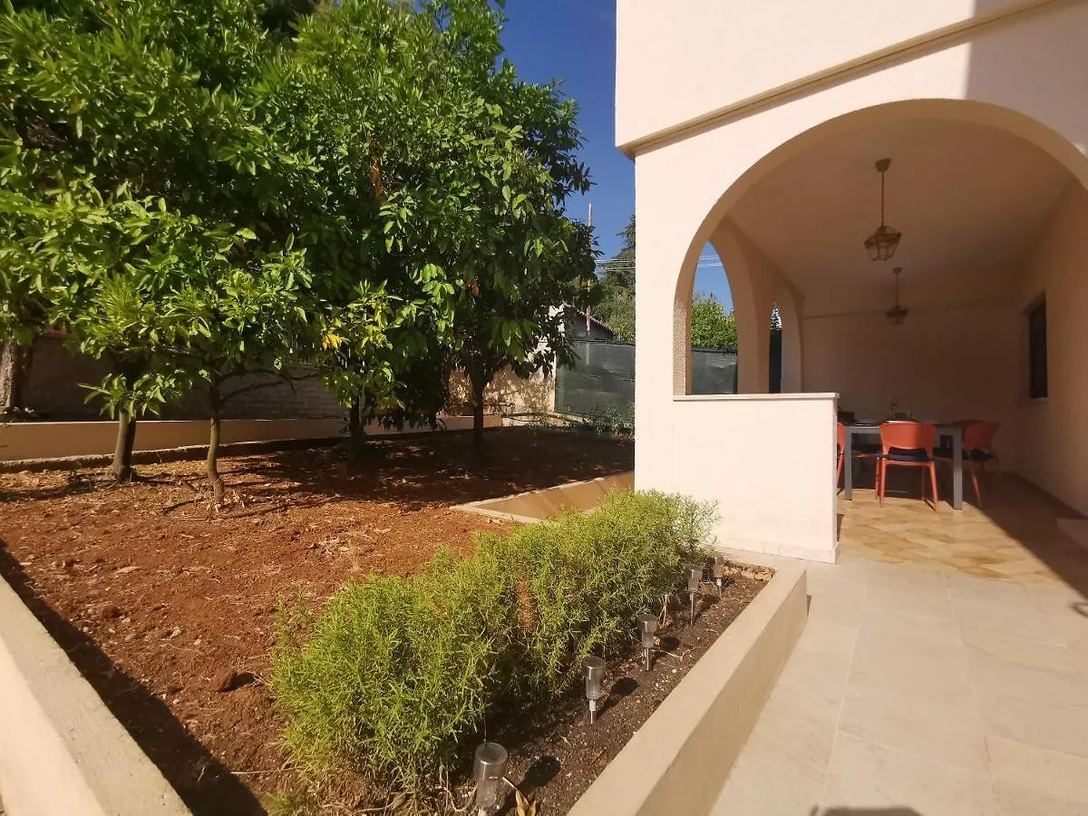 Apartment Pineta With Terrace & Park Wood View Пула